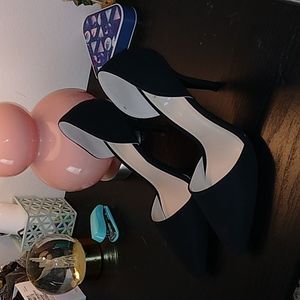 D black pumps NWOT